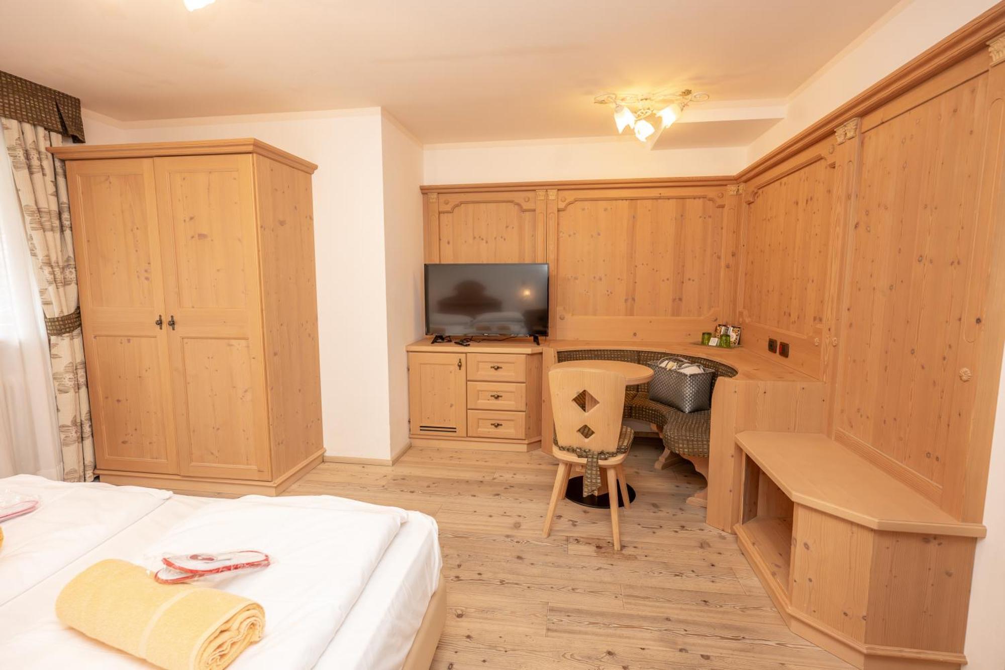 Wellness Hotel Lupo Bianco Canazei Dış mekan fotoğraf
