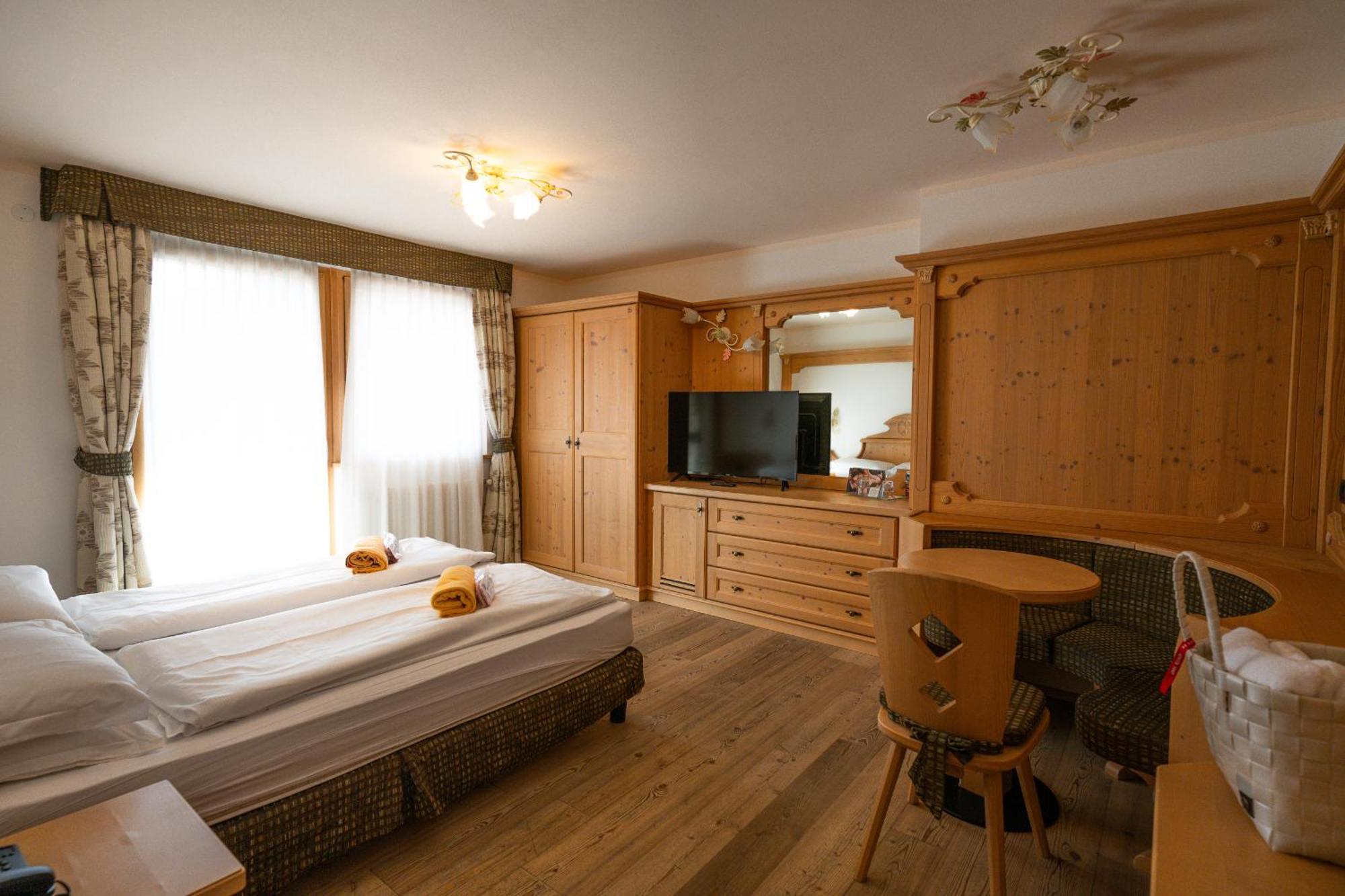 Wellness Hotel Lupo Bianco Canazei Dış mekan fotoğraf