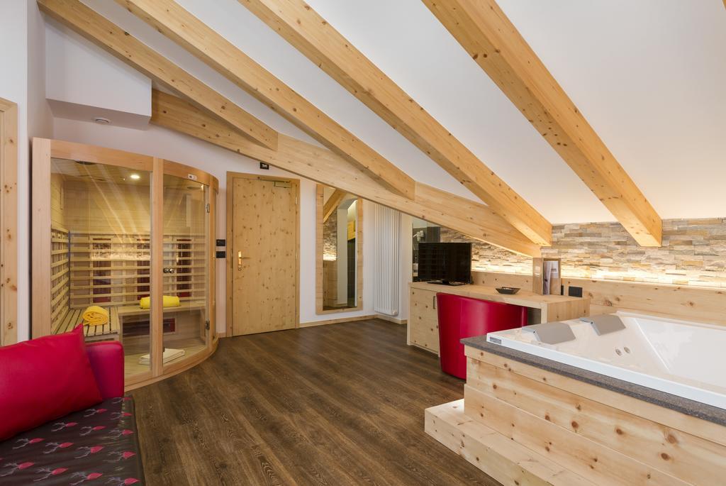 Wellness Hotel Lupo Bianco Canazei Dış mekan fotoğraf